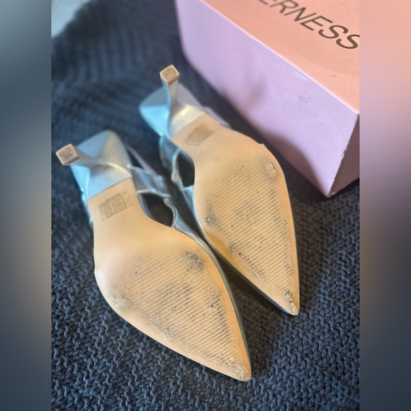 Lohanna Silver Pointed-Toe Slingback Mule Pumps. Size 8. Worn once. - Picture 4 of 4